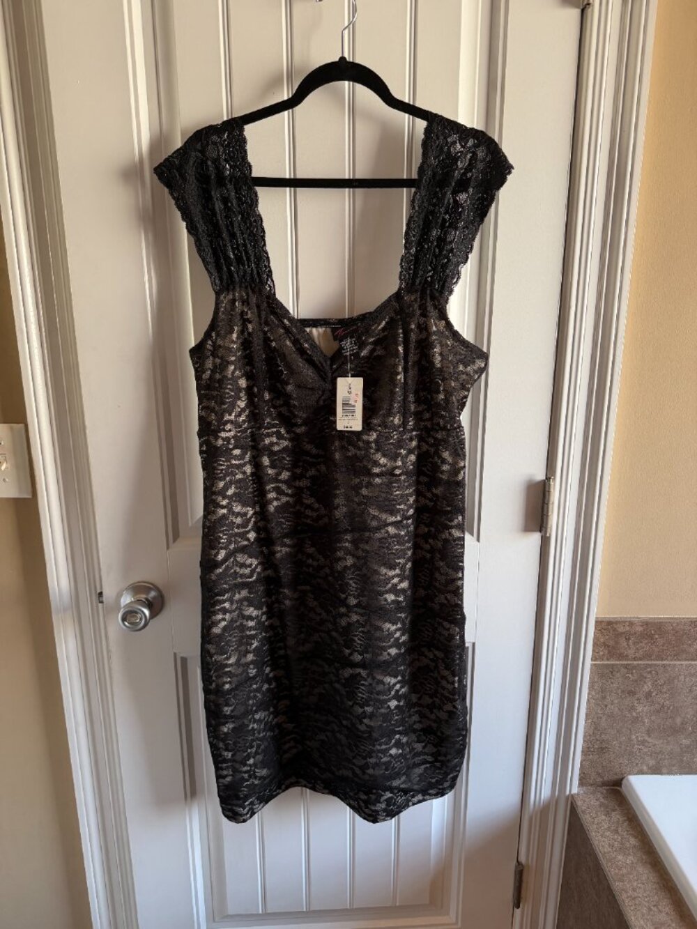 NWT: Torrid Lace Overlay Dress (Size 3)